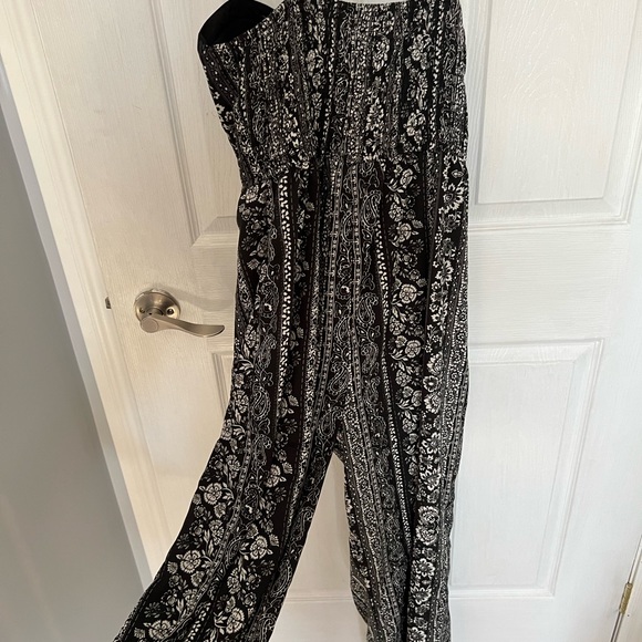 5/$100 Beautiful Romper - Picture 5 of 5